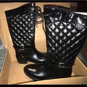 Khombu Women's Shelby Boot Sz 9 M New with Box